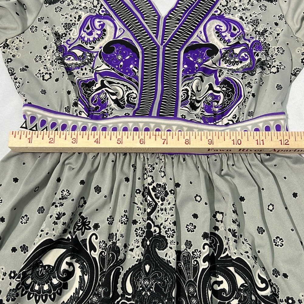 ECI New York Grey, White, Purple and Black Paisley V-neck Long Sleeve Dress - SM - Picture 9 of 10